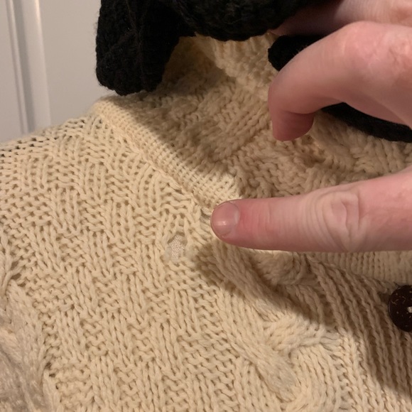 CARRAIG DONN 100% Merino Wool white black ruffle Cardigan (hole) - Picture 2 of 7